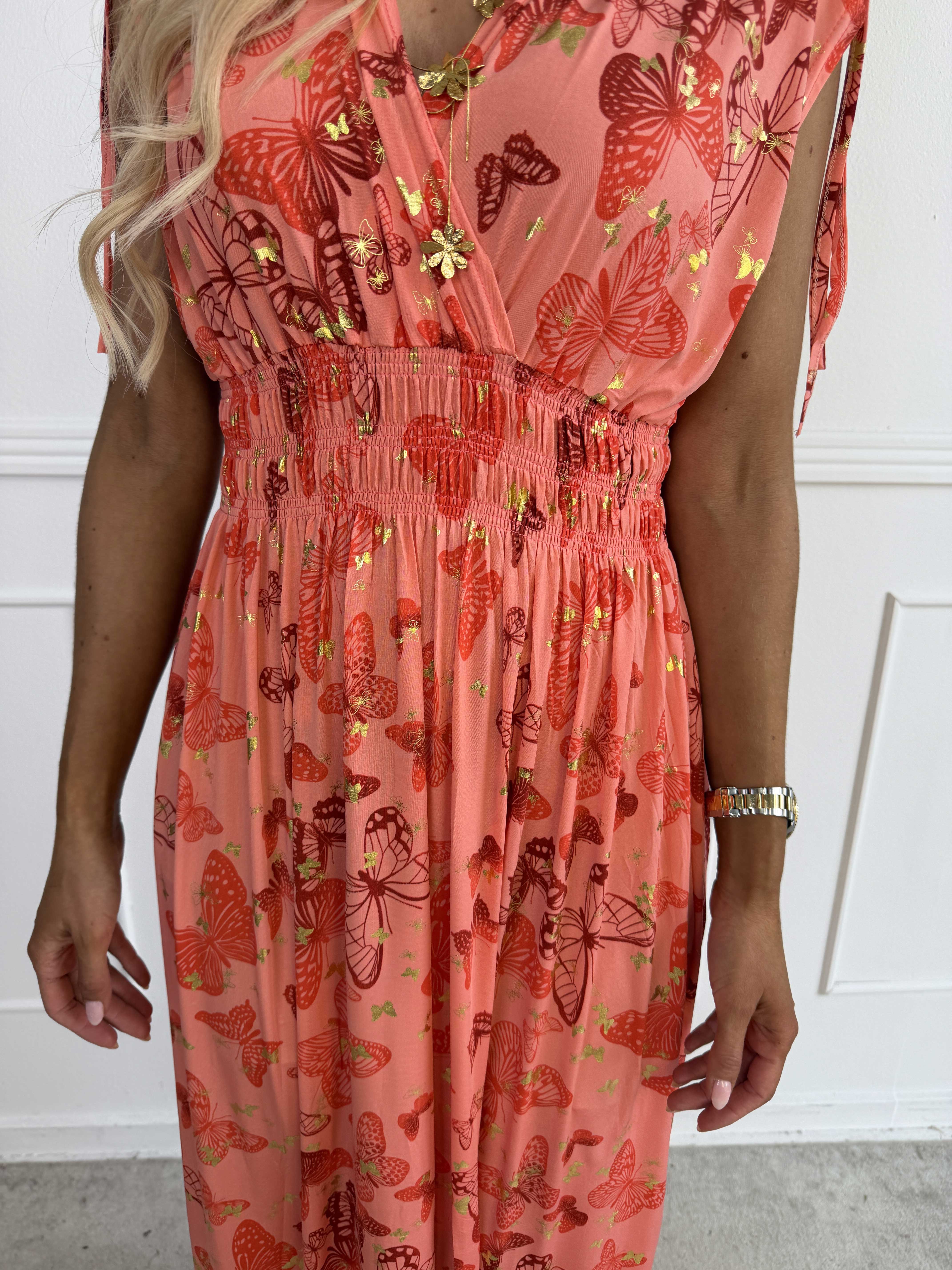 Pams Butterfly Sleeveless - Lang elastisk kjole med sommerfugleprint og gulddetaljer